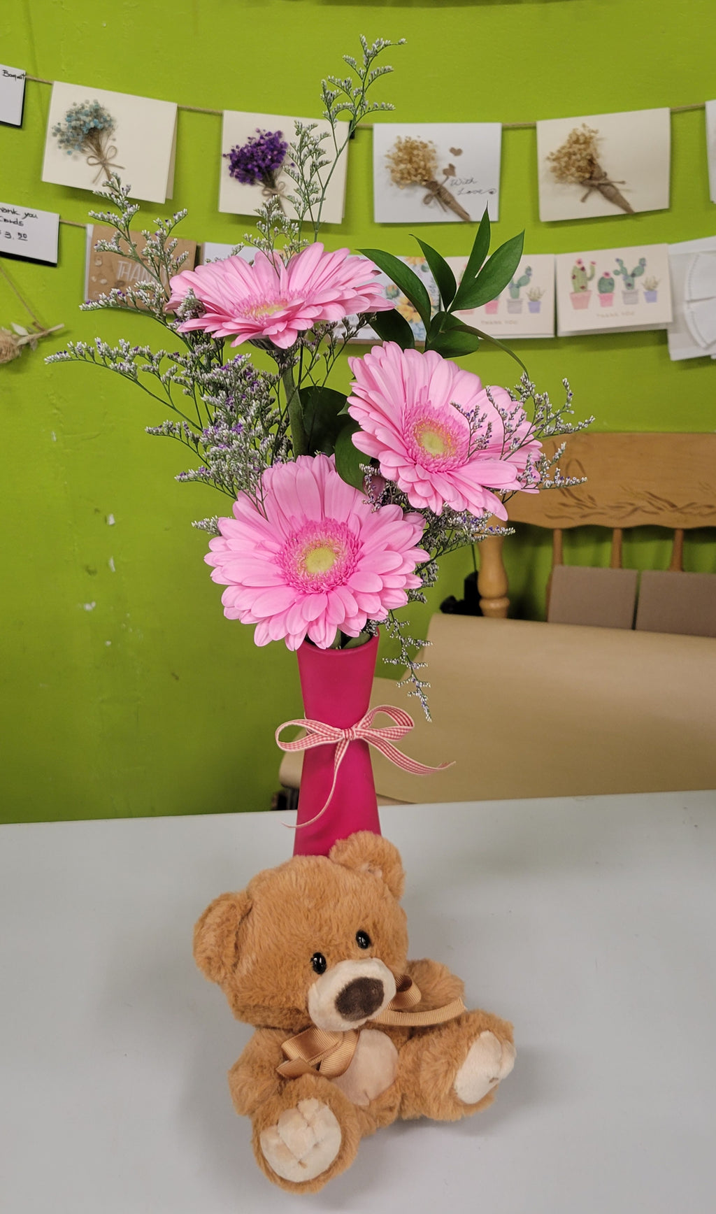 HC-007 Pink daisy vase with teddy bear